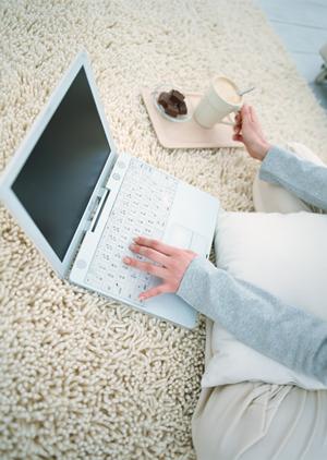 飲食店でコードレステーブルランプを利用